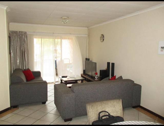 2 BEDROOM PROPERTY TO RENT IN DIE HOEWES